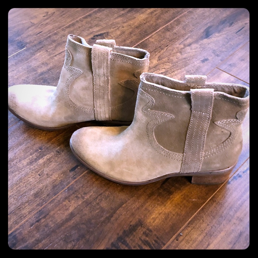 NWT Lucky Terra Leather Boots
